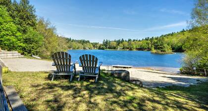 Breathtaking Newbury Cottage w/ Deck on Chalk Pond