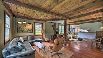 House (5 Bedrooms) | Interior