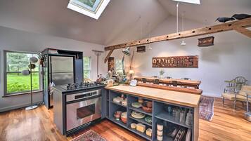 House (5 Bedrooms) | Interior