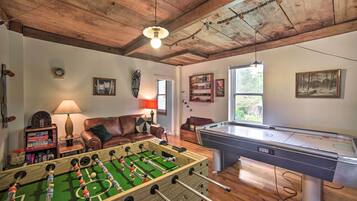 House (5 Bedrooms) | Interior