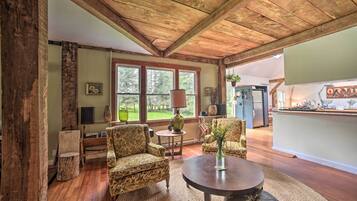 House (5 Bedrooms) | Interior