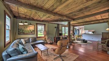 House (5 Bedrooms) | Interior