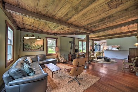 House (5 Bedrooms) | Interior