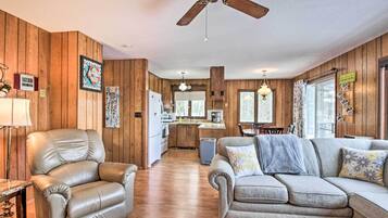 House (2 Bedrooms) | Interior