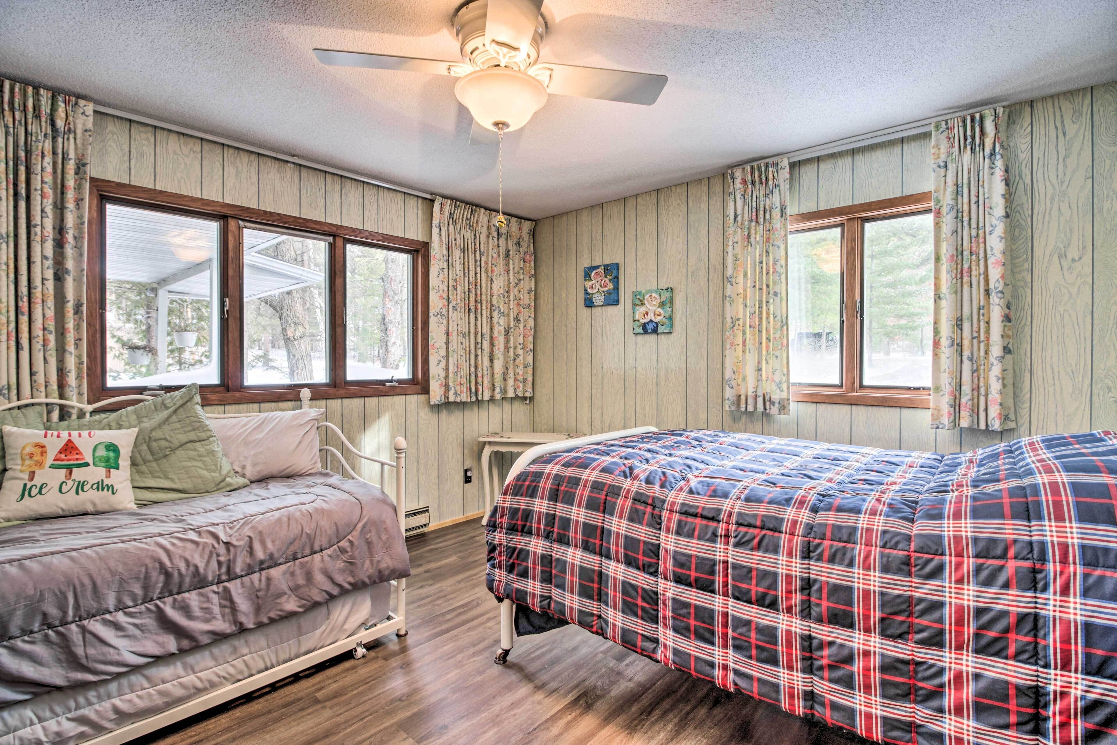 House (2 Bedrooms) | Interior
