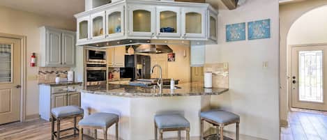 House (5 Bedrooms) | Interior