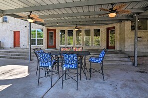 House (5 Bedrooms) | Interior - Waterfront Family Home w/ Patio in Hitchcock (Hitchcock)