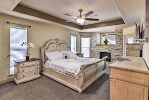 House (5 Bedrooms) | Interior