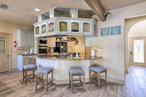 House (5 Bedrooms) | Interior