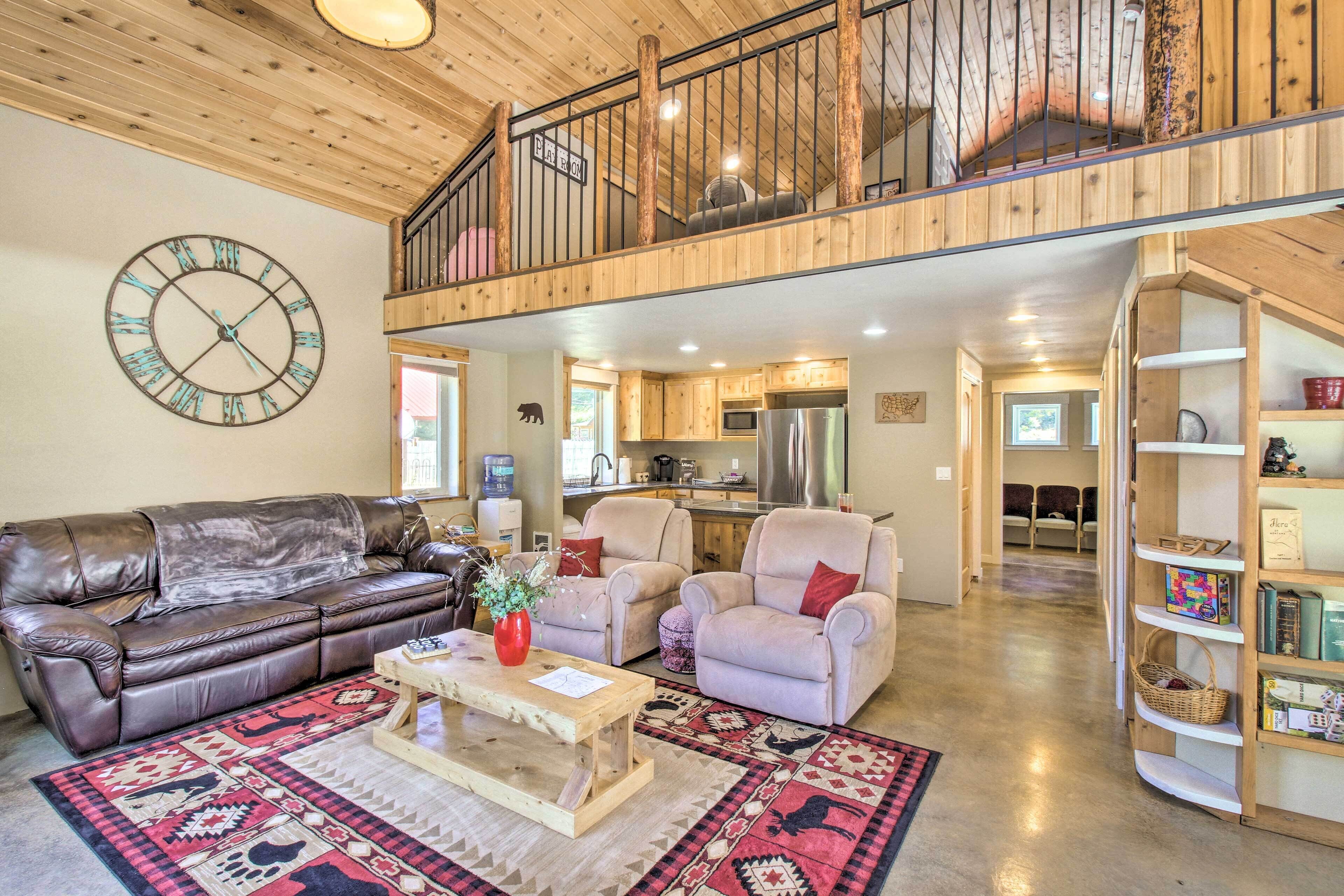 Helena Cabin w/ Mtn Views + Steps to Creek!