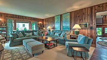 House (6 Bedrooms) | Interior