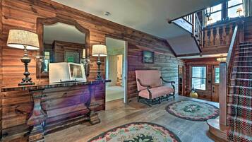 House (6 Bedrooms) | Interior