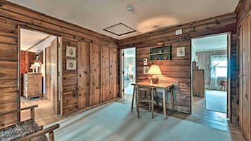 House (6 Bedrooms) | Interior