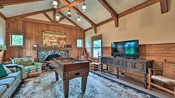 House (6 Bedrooms) | Interior