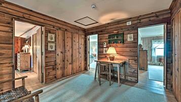 House (6 Bedrooms) | Interior