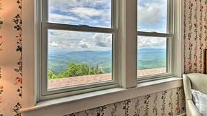 A room with two windows offering a view of a mountainous landscape. - Amazing Historic Home w/ Stunning Mountain Views! (Blowing Rock)