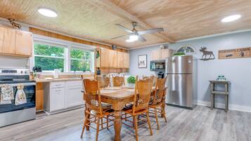 House (3 Bedrooms) | Interior