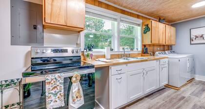 2 Mi to Ski Sapphire: Pet-friendly Cashiers Cabin