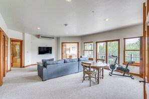 Apartment (4 Bedrooms) | Interior - Expansive Edwards Condo on Main Street w/ Views! (Edwards)