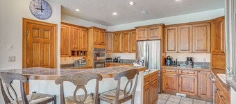 Expansive Edwards Condo on Main Street w/ Views!