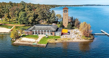 Bemus Point Vintage Suite w/ Soaking Tub & Kitchen