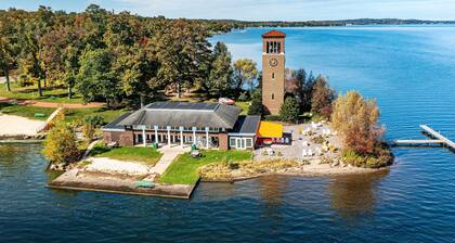 Bemus Point Vintage Suite w/ Soaking Tub & Kitchen