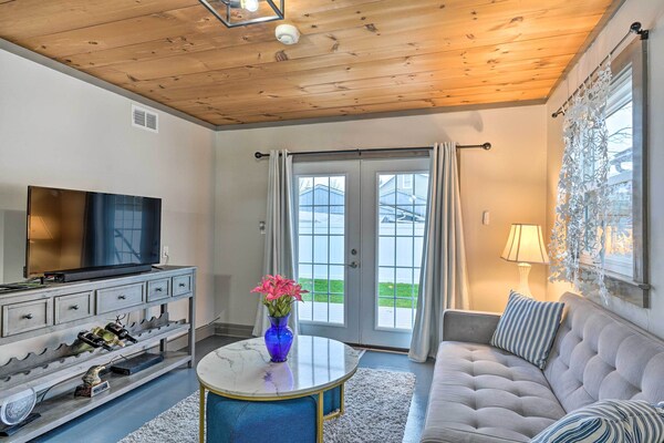 Bemus Point Vintage Suite W/ Soaking Tub & Kitchen - Bemus Point, NY