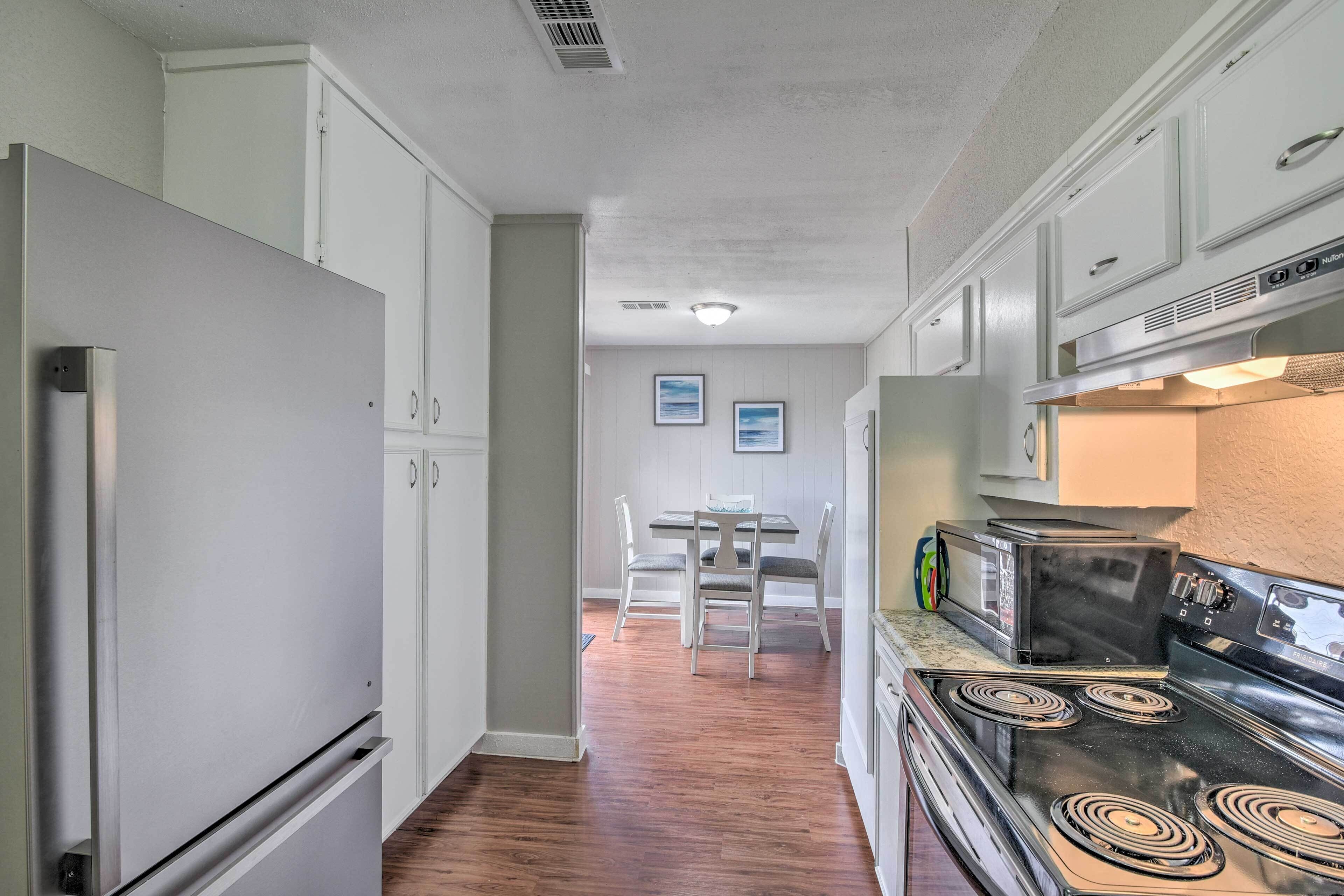 Freeport Home: Gas Grill, Fire Pit & Patio!