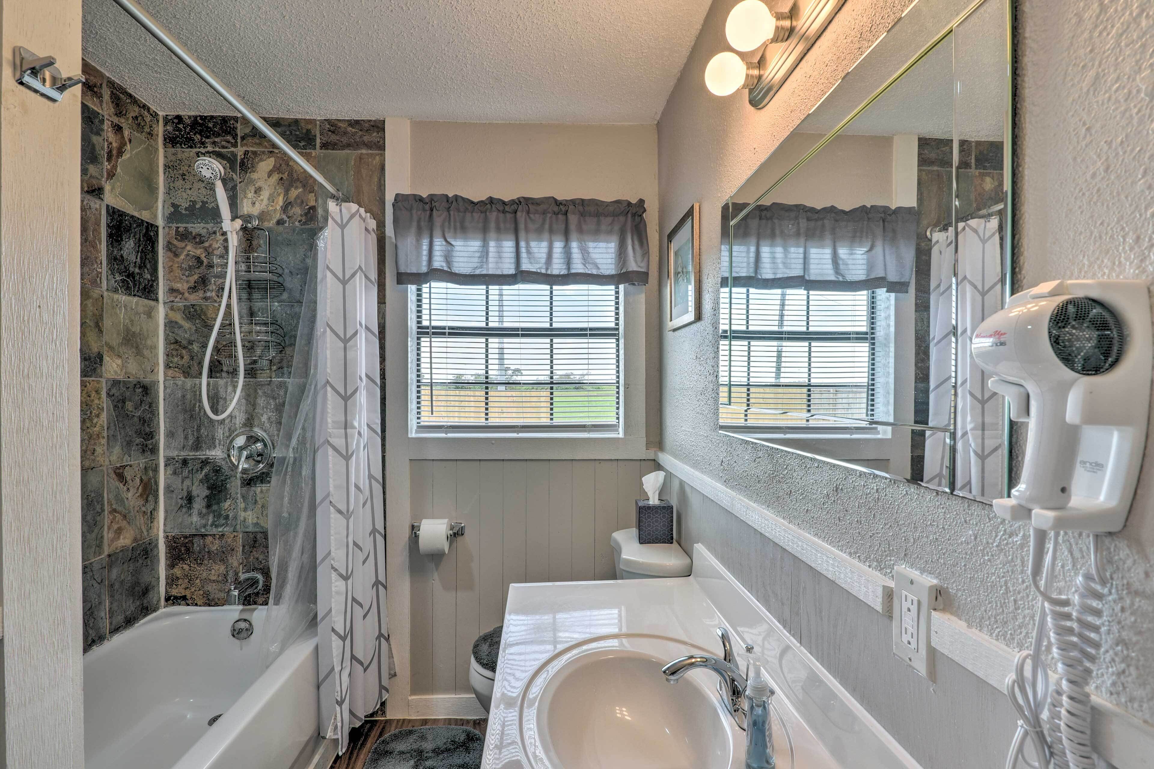 Freeport Home: Gas Grill, Fire Pit & Patio!