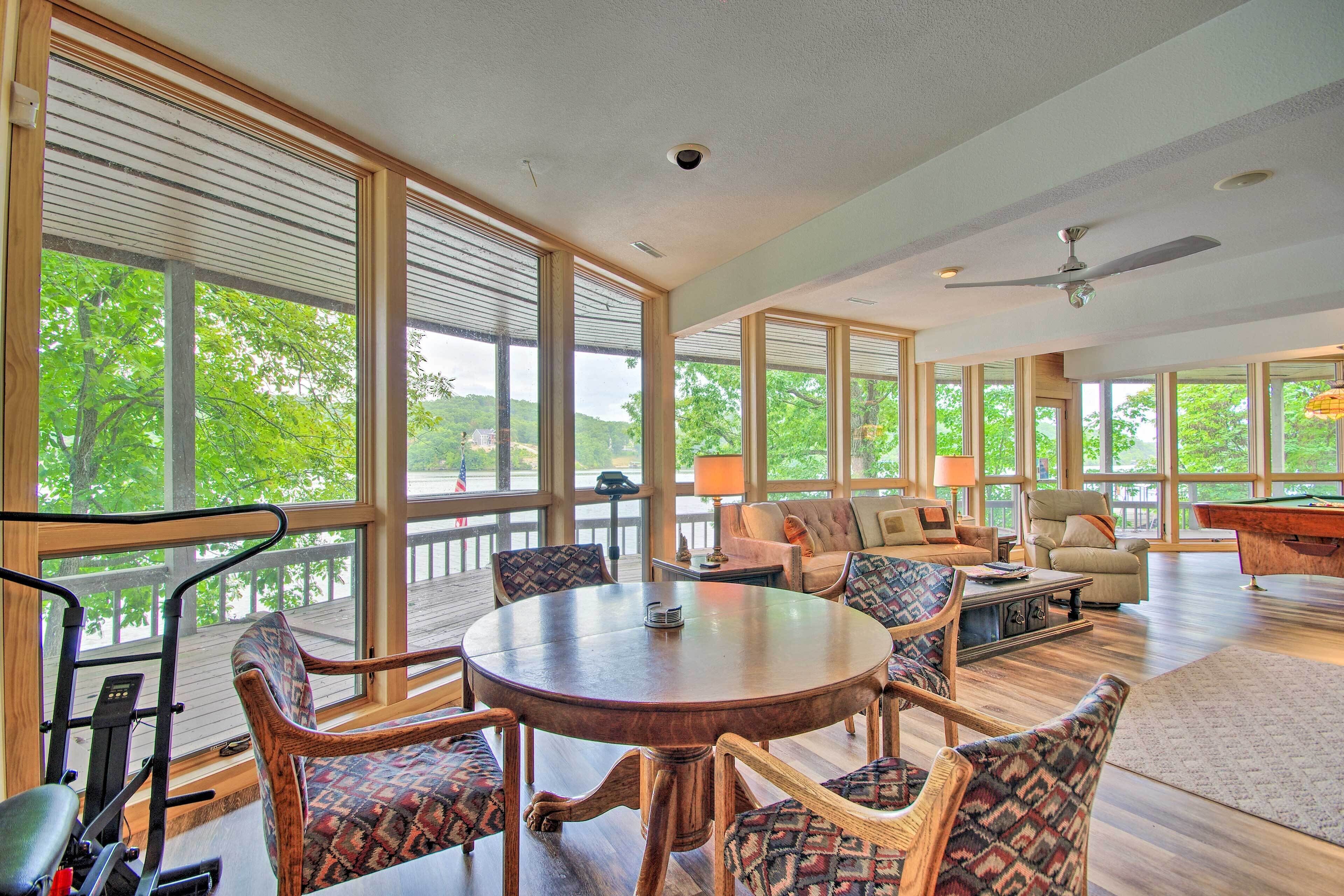 House on Lake of the Ozarks w/ Dock & Pool Table!