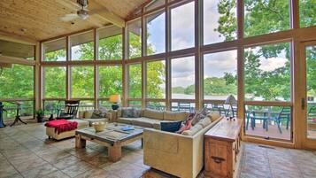 TV, fireplace, ping pong