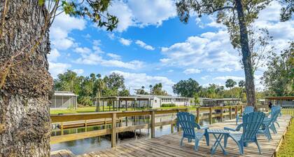 Riverside Retreat w/ Boat Dock in Sunny Astor!