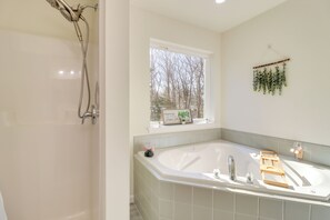 House (4 Bedrooms) | Interior - 3 Mi to Kalahari: Pocono Summit Home w/ Pool Table (Pocono Summit)