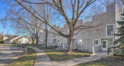 Lovely Iowa City Townhome ~ 3 Mi to Dtwn!