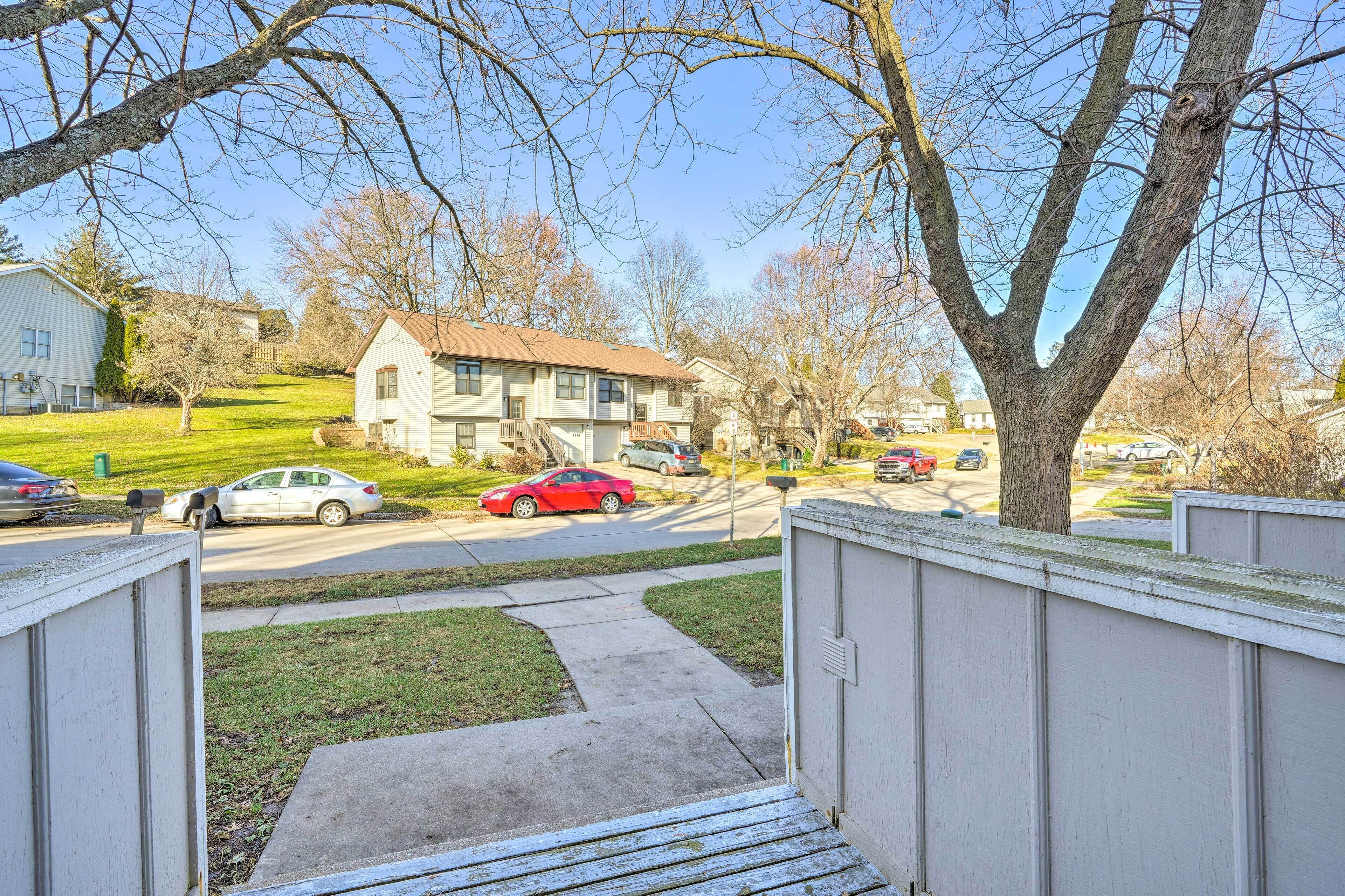 Lovely Iowa City Townhome ~ 3 Mi to Dtwn!