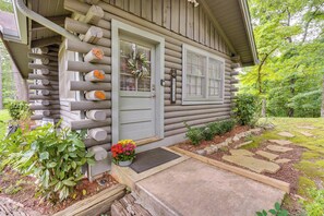 House (2 Bedrooms) | Interior - Murphy Cabin w/ Views < 1 Mi to Hiwassee Lake! (Murphy)