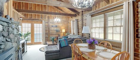 House (2 Bedrooms) | Interior