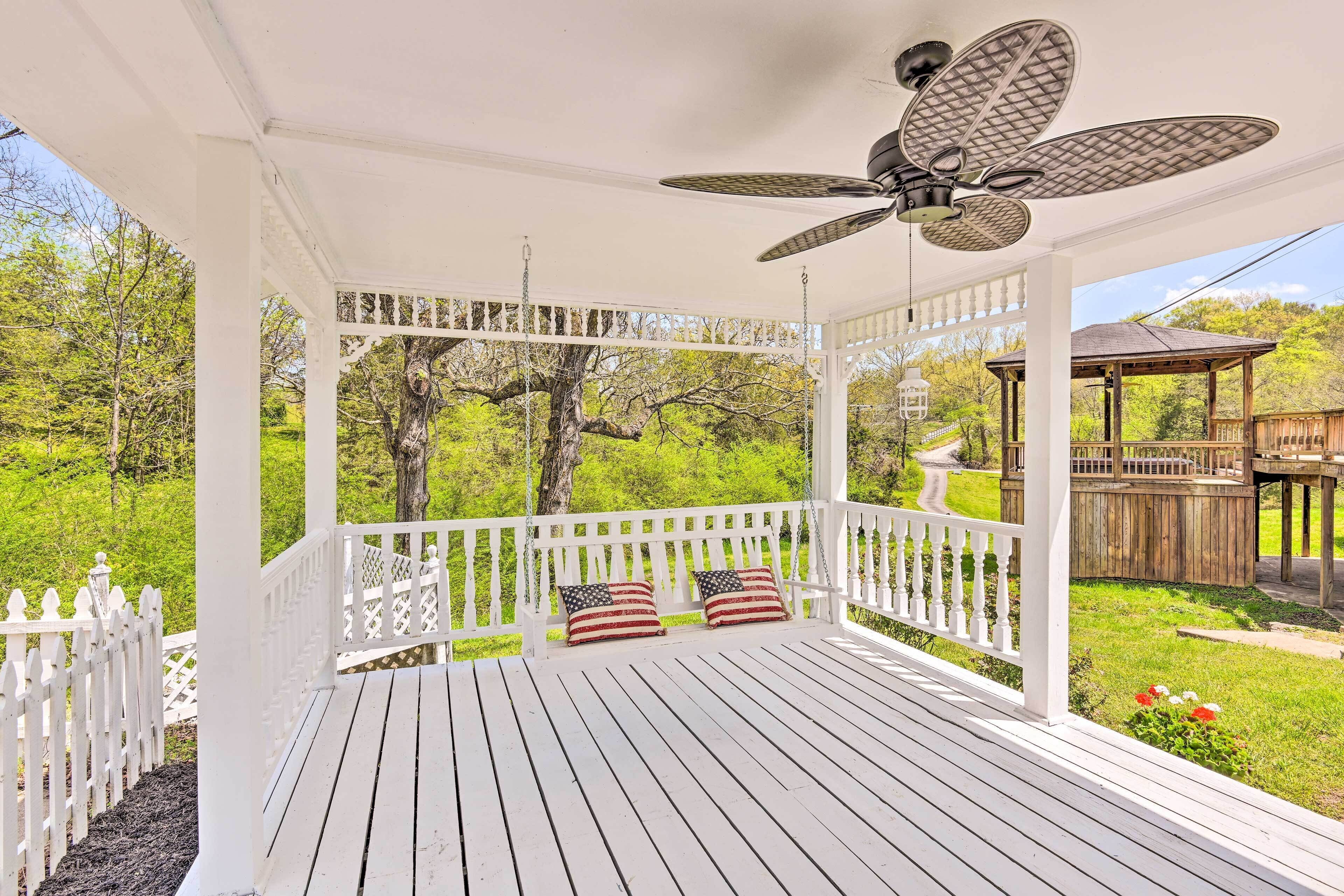 Chic Nashville Area Retreat w/ Grill!