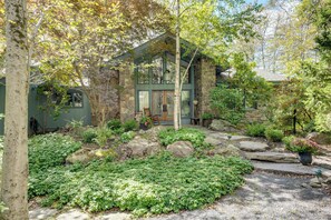 Interior - Luxe Poconos Pines Home w/ Beach + Amenities! (Pocono Pines)