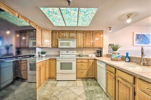 Apartment (2 Bedrooms) | Interior - Hudson Resort Condo w/ Gulf Views & Beach! (Hudson)