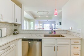 Apartment (3 Bedrooms) | Interior - North Myrtle Beach Condo w/ Golf Course Views (North Myrtle Beach)