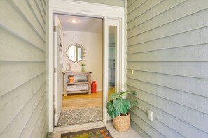 Apartment (3 Bedrooms) | Interior - North Myrtle Beach Condo w/ Golf Course Views (North Myrtle Beach)