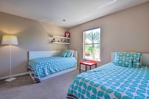 4 bedrooms, laptop workspace, iron/ironing board, bed sheets - Cozy Resort Townhome w/ Gas Grill, 3 Mi to Disney! (Kissimmee)