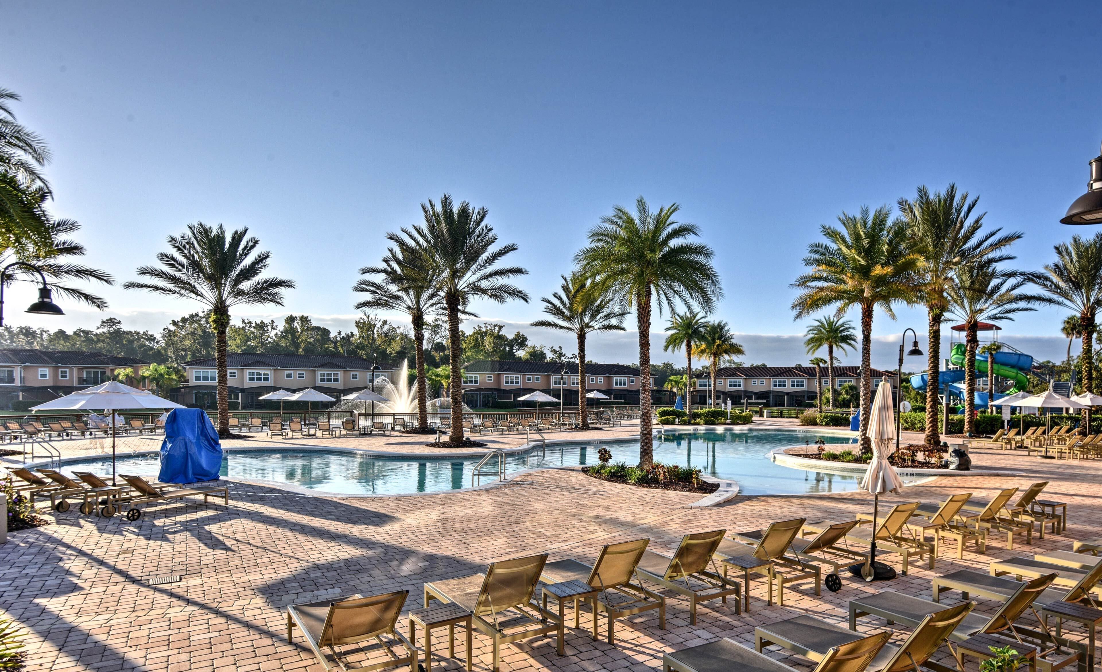 สระว่ายน้ำกลางแจ้ง