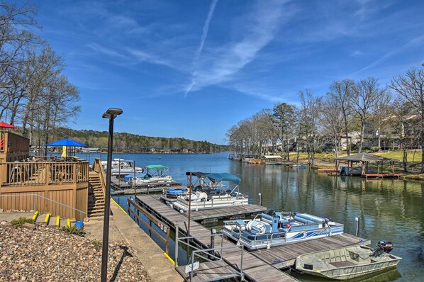 Apartment (2 Bedrooms) | Interior - Townhome on Lake Desoto: Deck + Water Views! (Hot Springs Village)