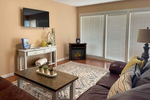 Apartment (2 Bedrooms) | Interior - Townhome on Lake Desoto: Deck + Water Views! (Hot Springs Village)