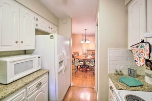 Apartment (2 Bedrooms) | Interior - Townhome on Lake Desoto: Deck + Water Views! (Hot Springs Village)