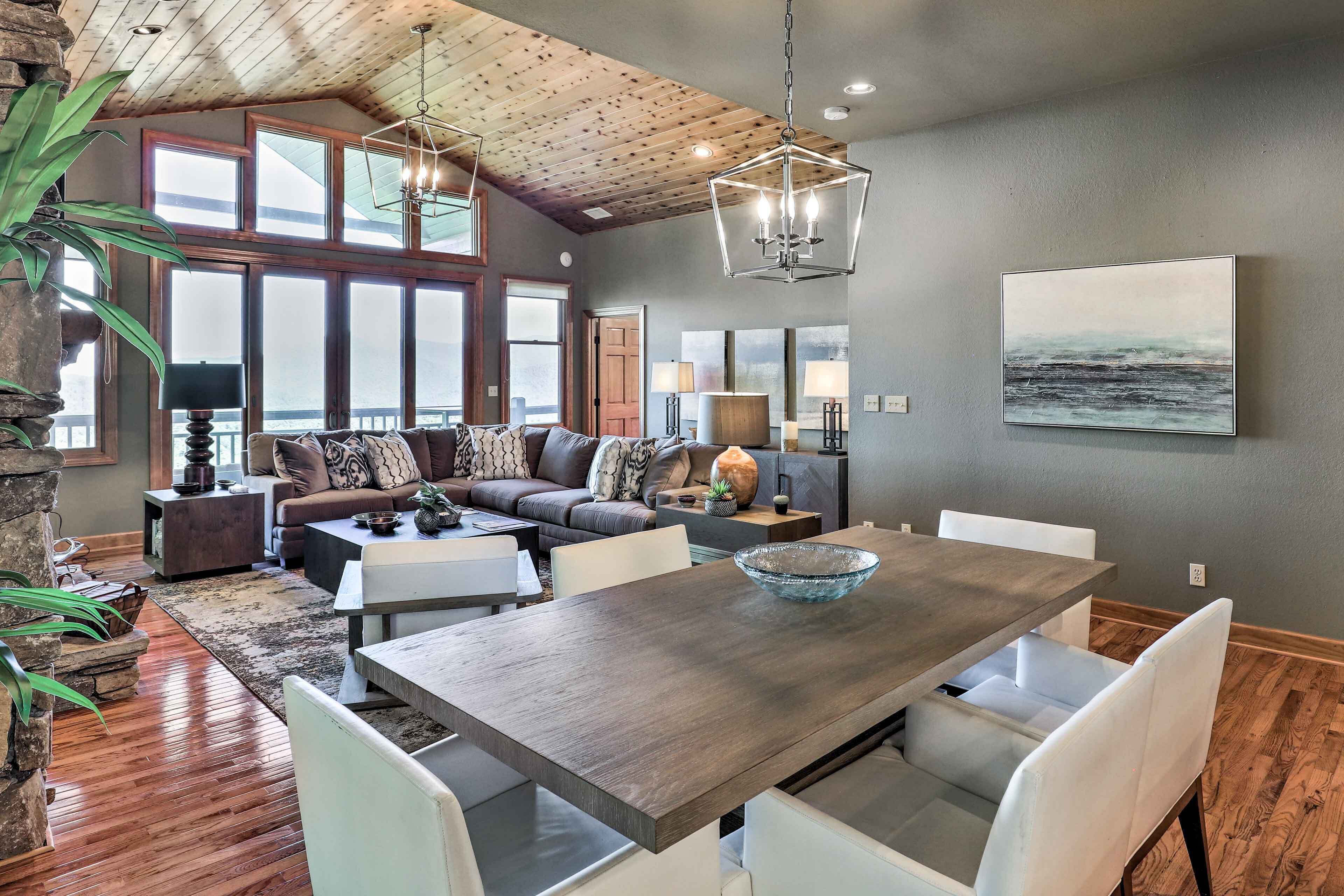 Stunning Burnsville Condo Near Nat'l Forest!