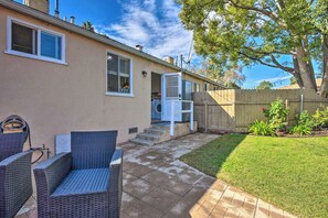 Apartment (2 Bedrooms) | Interior - 1 Mi to Dtwn Burbank: Mod Gem w/ Private Yard (Burbank)