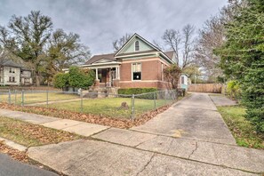 Interior - Pet-friendly Shreveport Home ~ 1 Mile to Downtown! (Shreveport)